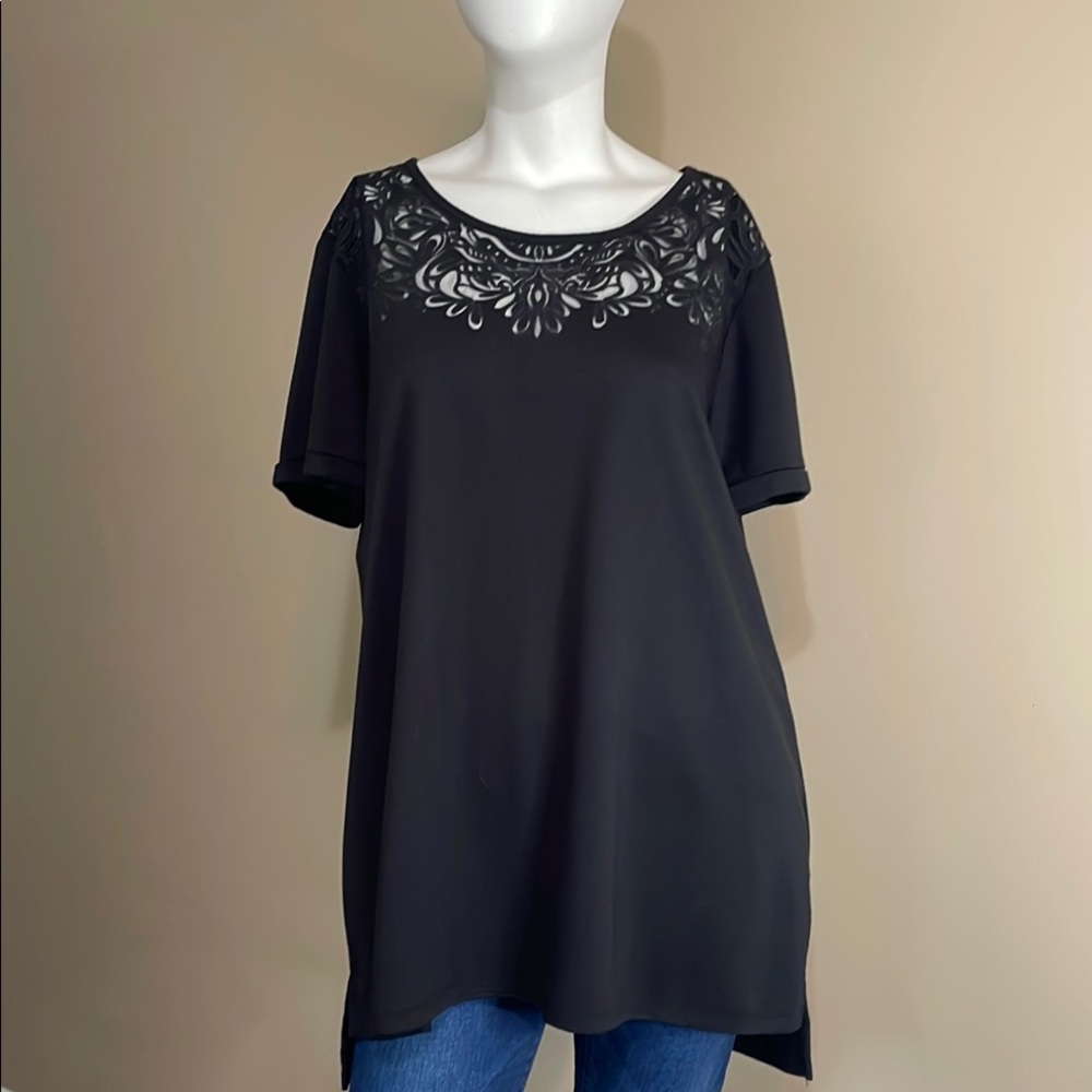 C. Wonder Black Embellished Neckline Short Sleeve Tunic
